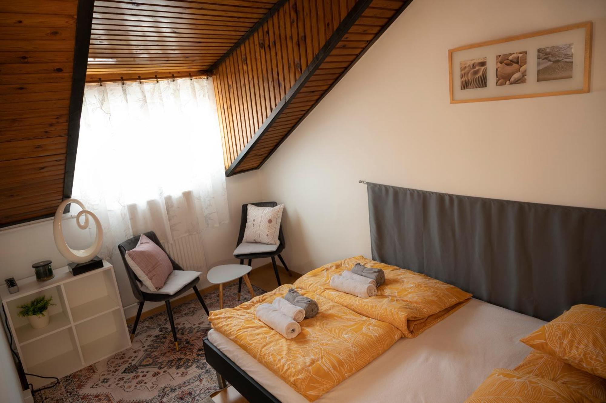 Dozsa Apartment *