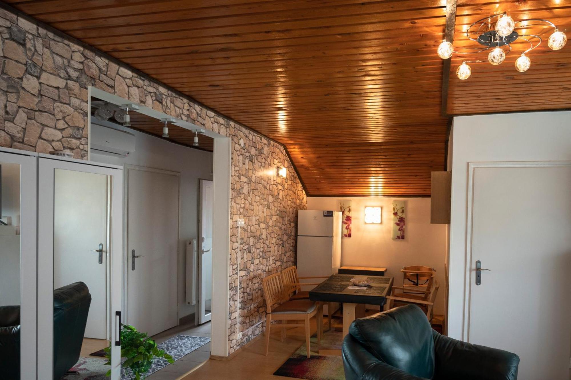 Dozsa Apartman *